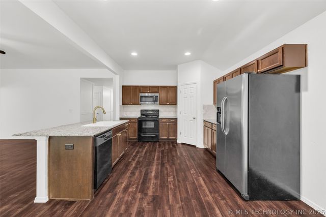 14826 S Hudson Avenue, Bixby, OK 74008