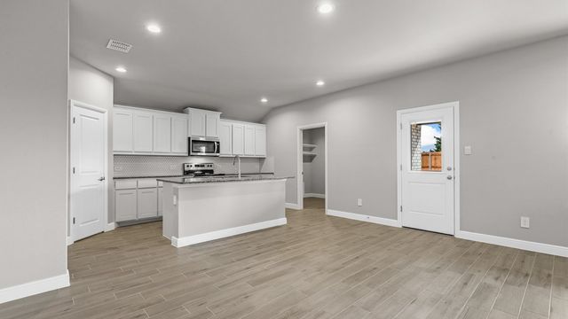 1304 HONEY CREEK Drive, Desoto, TX 75115