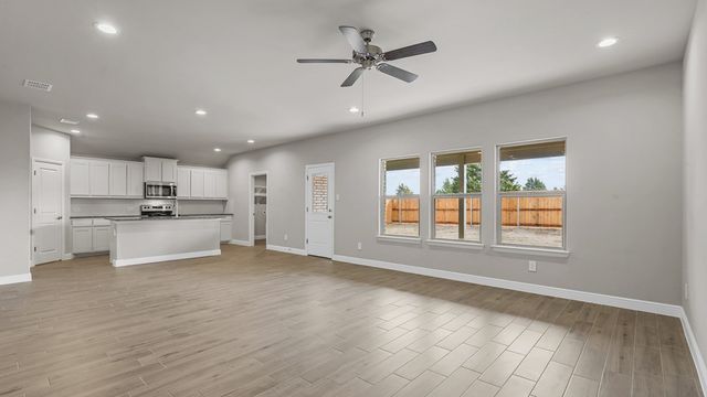 1304 HONEY CREEK Drive, Desoto, TX 75115
