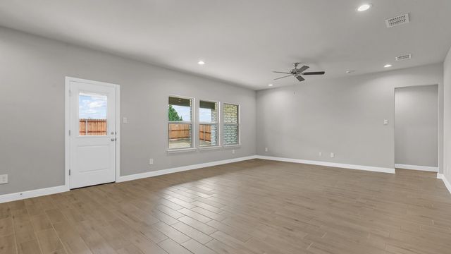 1304 HONEY CREEK Drive, Desoto, TX 75115