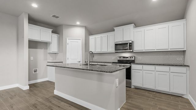 1304 HONEY CREEK Drive, Desoto, TX 75115