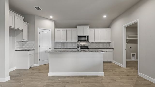 1304 HONEY CREEK Drive, Desoto, TX 75115