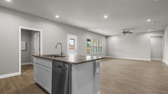 1304 HONEY CREEK Drive, Desoto, TX 75115