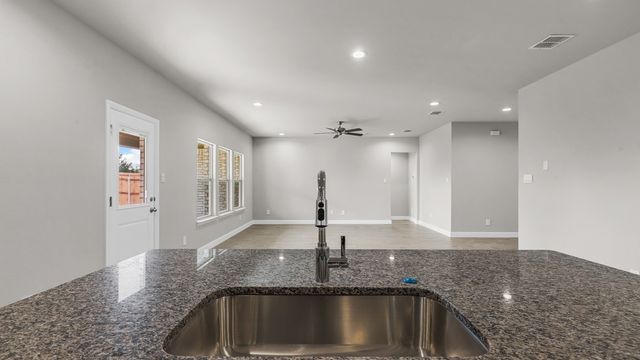 1304 HONEY CREEK Drive, Desoto, TX 75115