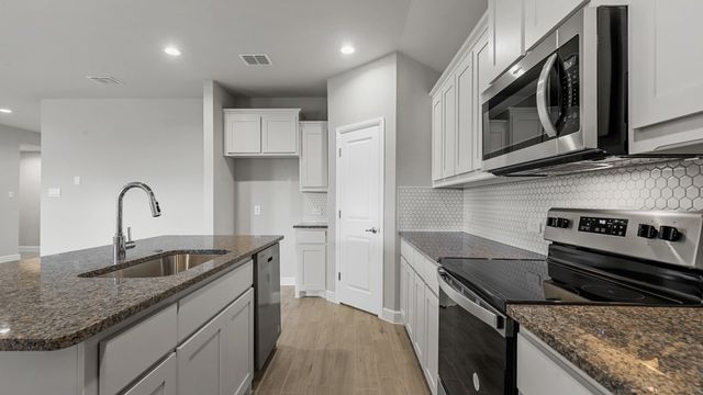 1304 HONEY CREEK Drive, Desoto, TX 75115