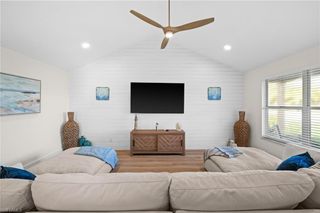 738 95th AVE N, Naples, FL 34108