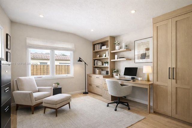 400 Farmington Dr, Plantation, FL 33317