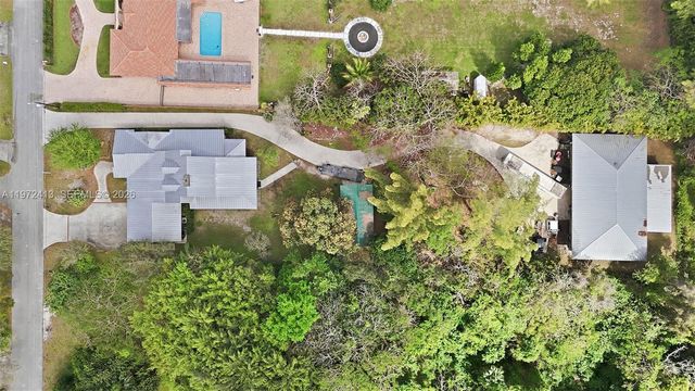 400 Farmington Dr, Plantation, FL 33317