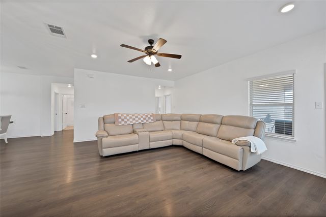 1017 Whispering Oak Drive, Royse City, TX 75189