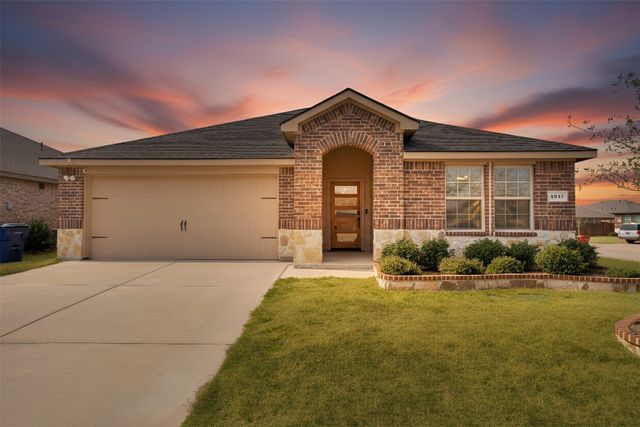 1017 Whispering Oak Drive, Royse City, TX 75189