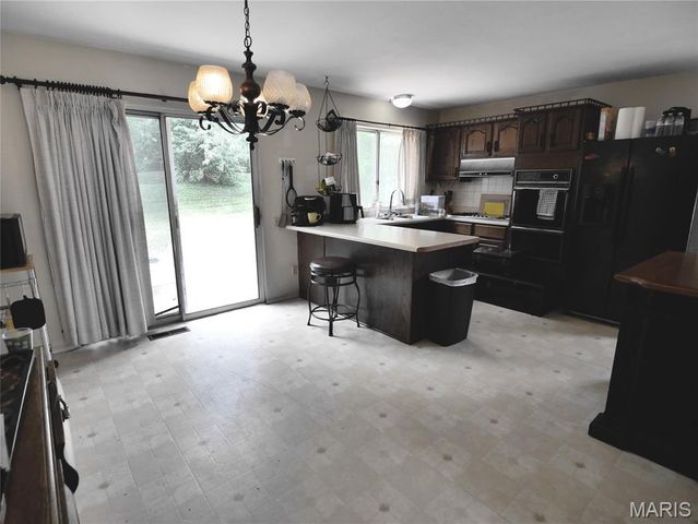 2295 Woodgrass Drive, St Louis, MO 63114