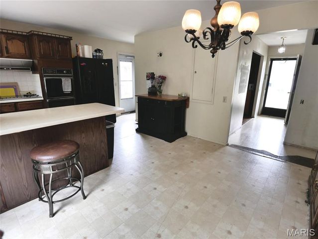 2295 Woodgrass Drive, St Louis, MO 63114