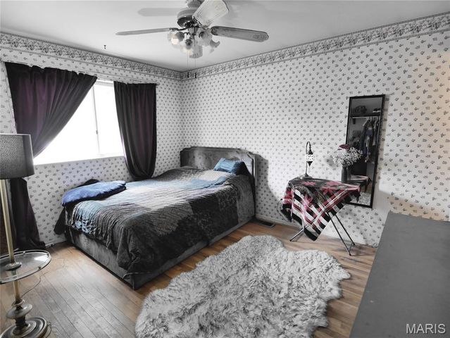2295 Woodgrass Drive, St Louis, MO 63114