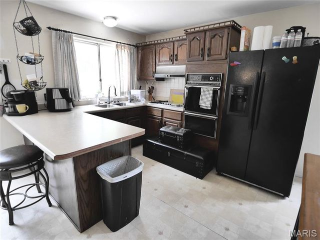 2295 Woodgrass Drive, St Louis, MO 63114