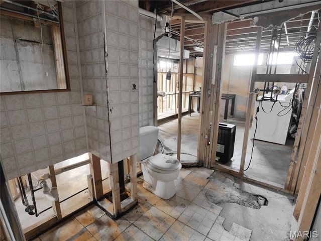 2295 Woodgrass Drive, St Louis, MO 63114