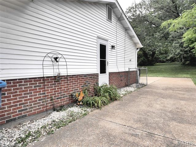 2295 Woodgrass Drive, St Louis, MO 63114