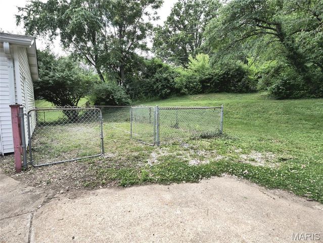 2295 Woodgrass Drive, St Louis, MO 63114
