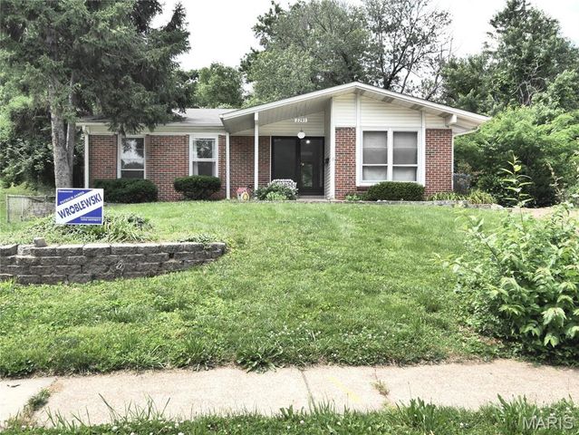 2295 Woodgrass Drive, St Louis, MO 63114