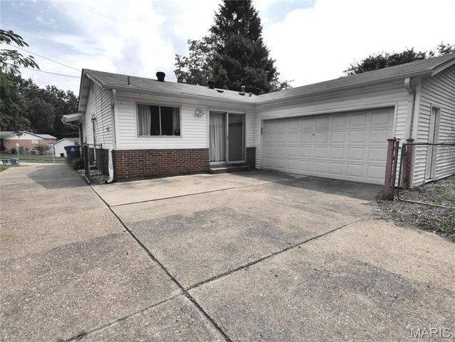 2295 Woodgrass Drive, St Louis, MO 63114