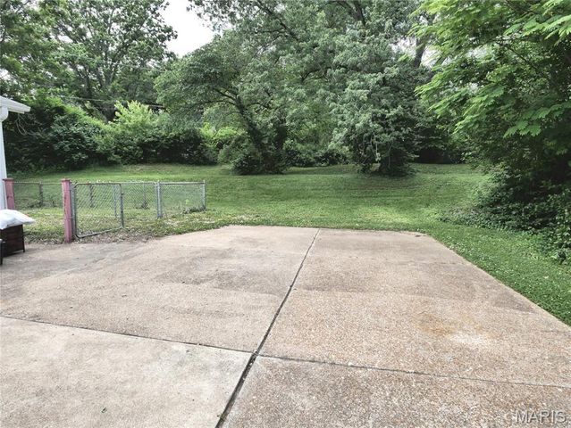2295 Woodgrass Drive, St Louis, MO 63114