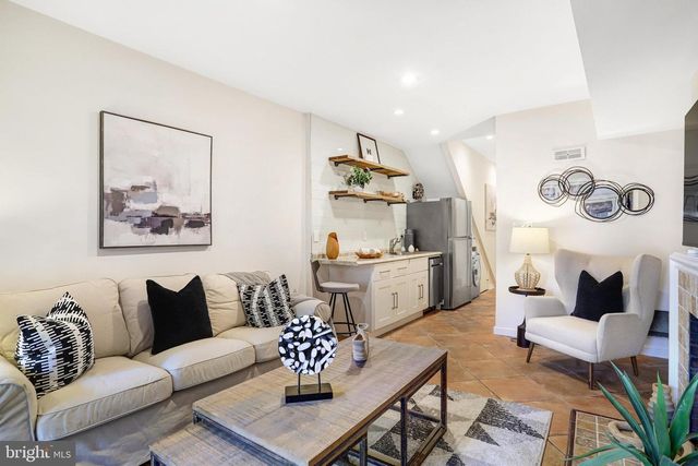 745 10TH ST SE, Washington, DC 20003