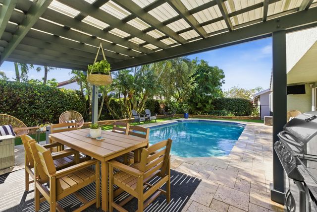 2784 W Orchard Circle, Davie, FL 33328
