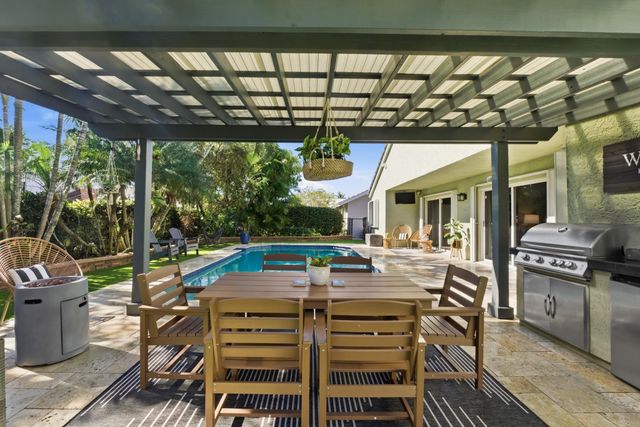 2784 W Orchard Circle, Davie, FL 33328