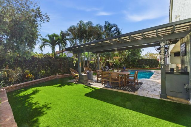 2784 W Orchard Circle, Davie, FL 33328