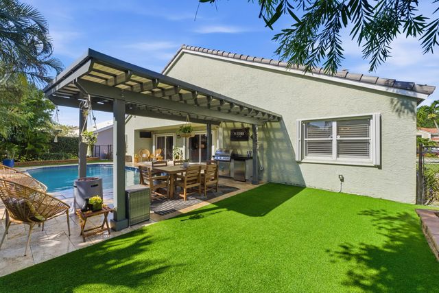 2784 W Orchard Circle, Davie, FL 33328