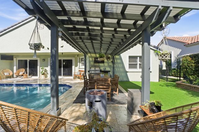 2784 W Orchard Circle, Davie, FL 33328