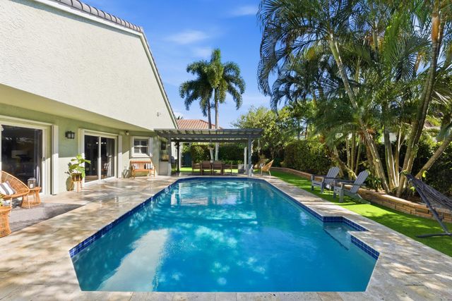 2784 W Orchard Circle, Davie, FL 33328