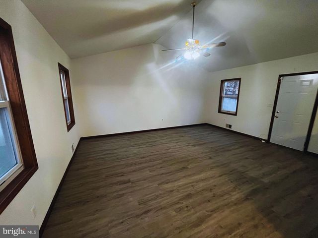 6913 CANYON DR, Capitol Heights, MD 20743