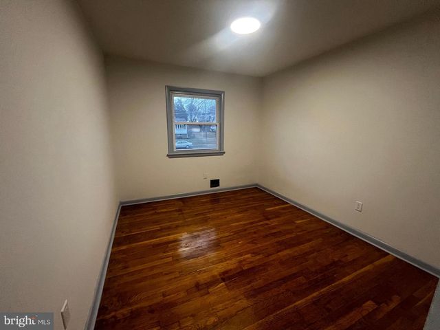 6913 CANYON DR, Capitol Heights, MD 20743