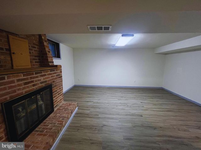 6913 CANYON DR, Capitol Heights, MD 20743