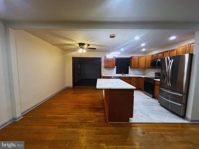 6913 CANYON DR, Capitol Heights, MD 20743