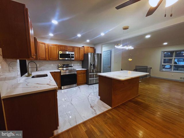 6913 CANYON DR, Capitol Heights, MD 20743