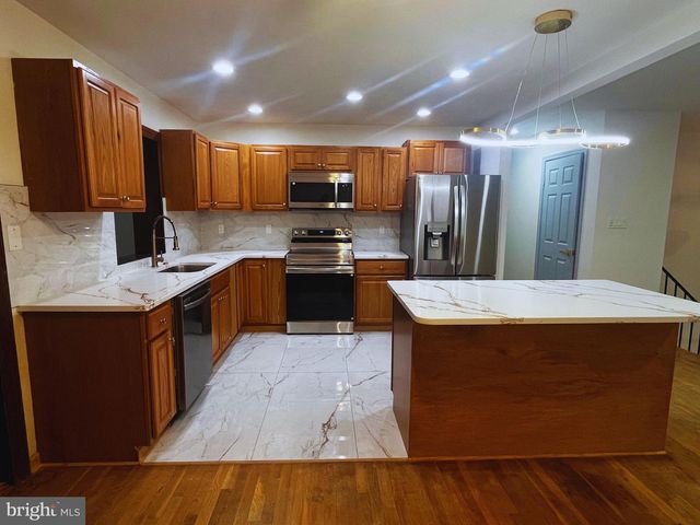 6913 CANYON DR, Capitol Heights, MD 20743