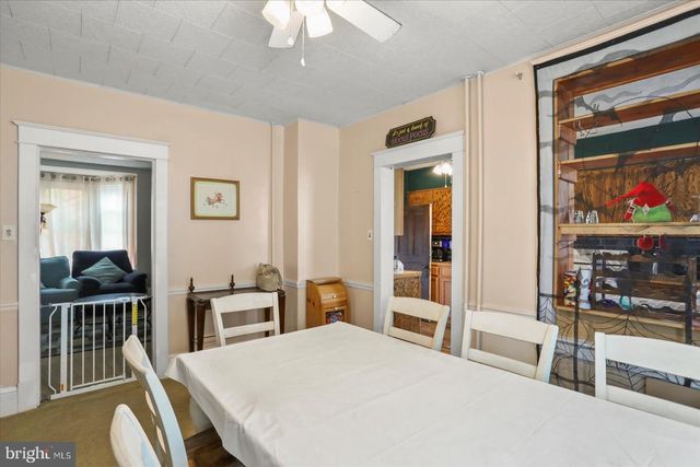 6 S MAIN ST, Manchester, PA 17345