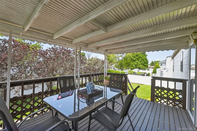 36 Osceola Avenue, Deer Park, NY 11729