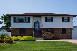 36 Osceola Avenue, Deer Park, NY 11729