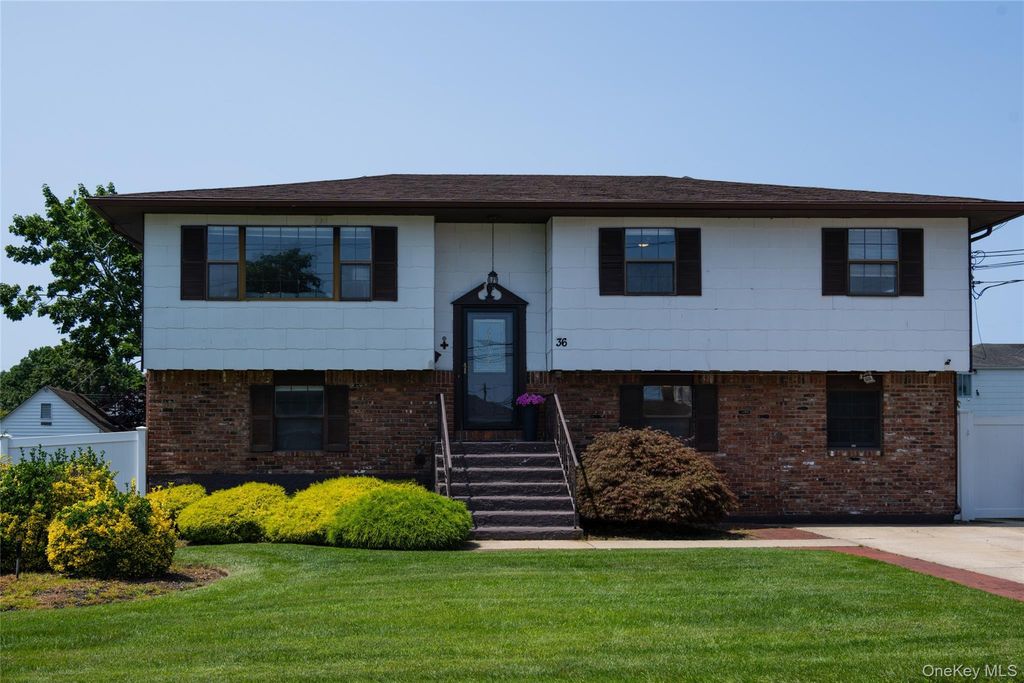 36 Osceola Avenue, Deer Park, NY 11729