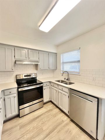 2403 Kingsford Court, Arlington, TX 76017