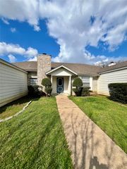 2403 Kingsford Court, Arlington, TX 76017