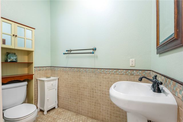 8211 Chestnut Drive, Rogers, AR 72756