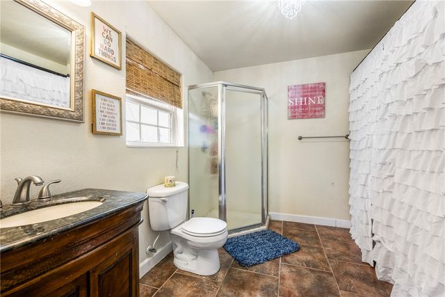 8211 Chestnut Drive, Rogers, AR 72756