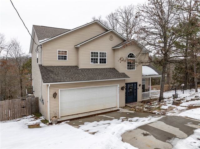 8211 Chestnut Drive, Rogers, AR 72756