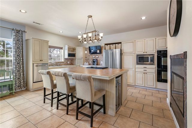 8211 Chestnut Drive, Rogers, AR 72756