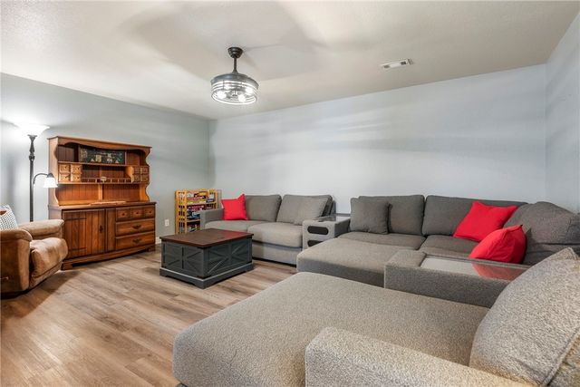 8211 Chestnut Drive, Rogers, AR 72756