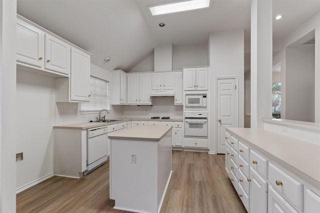 5009 Flaming Oak CV, Austin, TX 78749