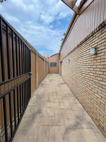 12 Hallmark Drive, Panorama Village, TX 77304